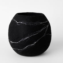 Load image into Gallery viewer, Nero e Seta III